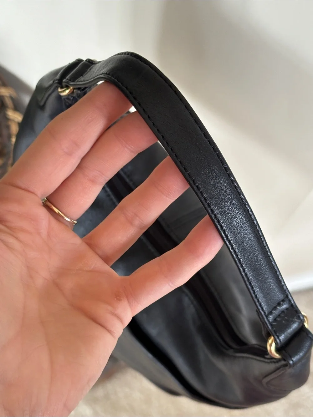 Vintage Etienne Aigner Genuine Leather Black Shoulder Bag Classic Zippered Hobo
